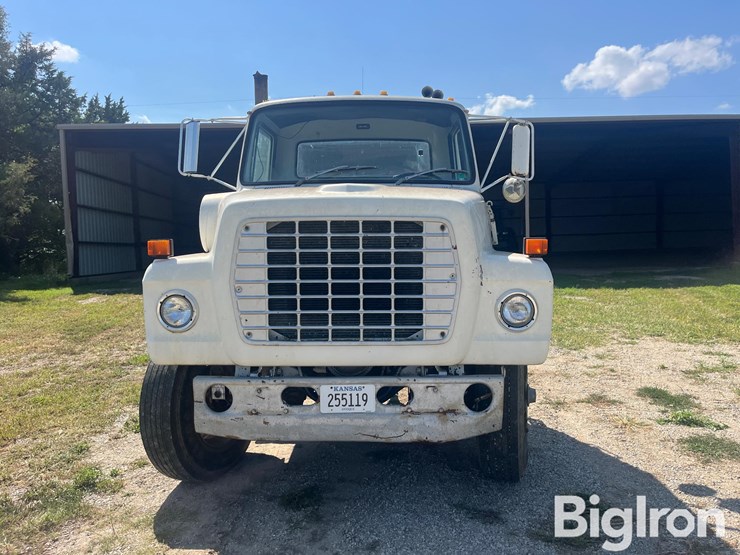 1984-ford-9000-image-2