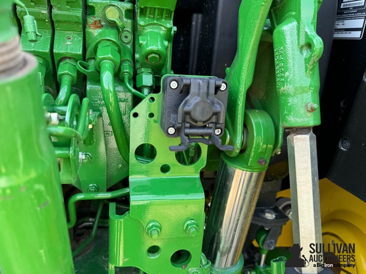 2023-john-deere-6r-140-image-15