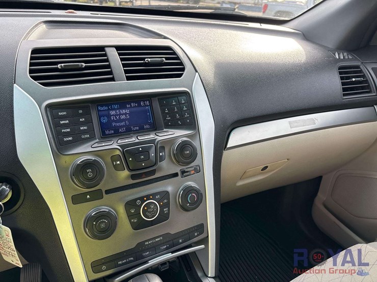 2014-ford-explorer-image-15