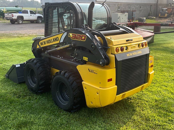 2021-new-holland-l320-image-4