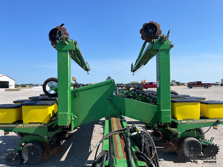john-deere-7200-image-19