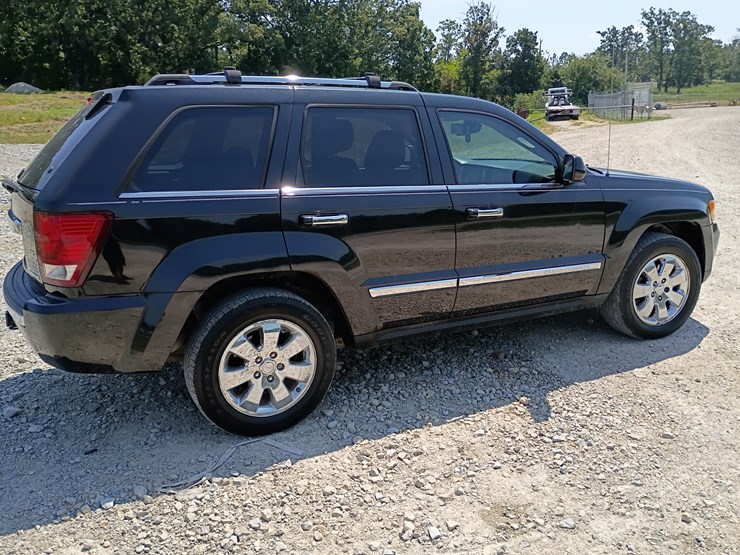 2010-jeep-grand-cherokee-image-15