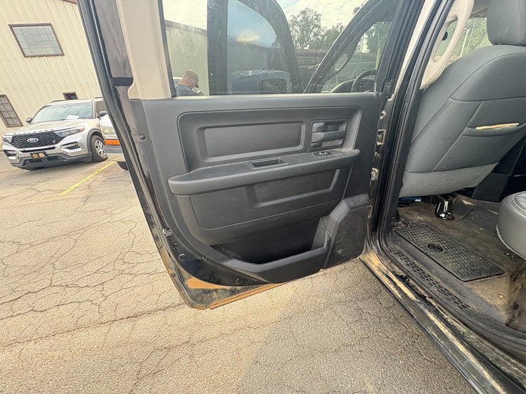 2013-dodge-ram-1500-image-33
