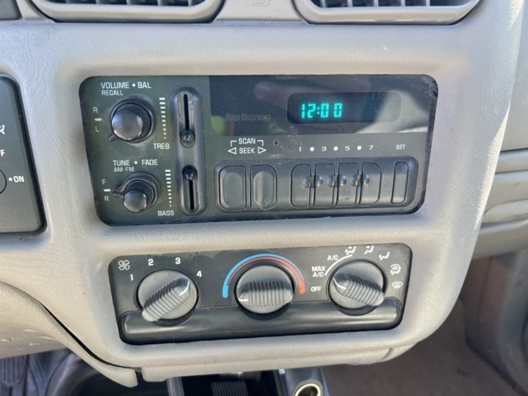 1998-chevrolet-s10-image-30