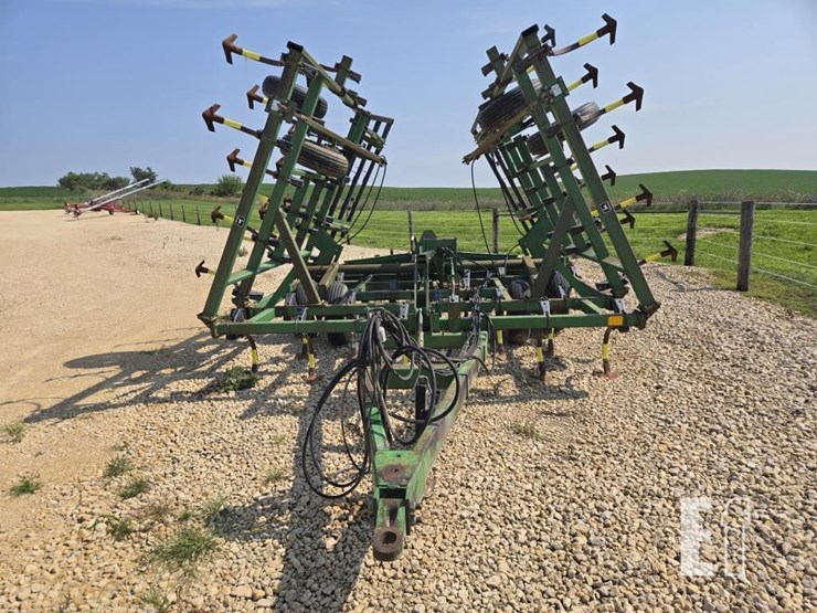 john-deere-33-image-11