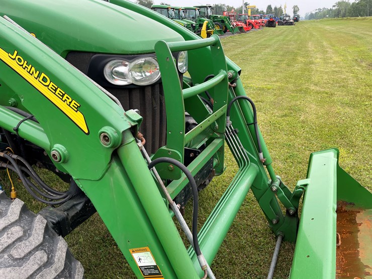 2011-john-deere-4120-image-30