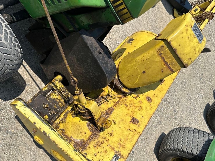 john-deere-210-image-4