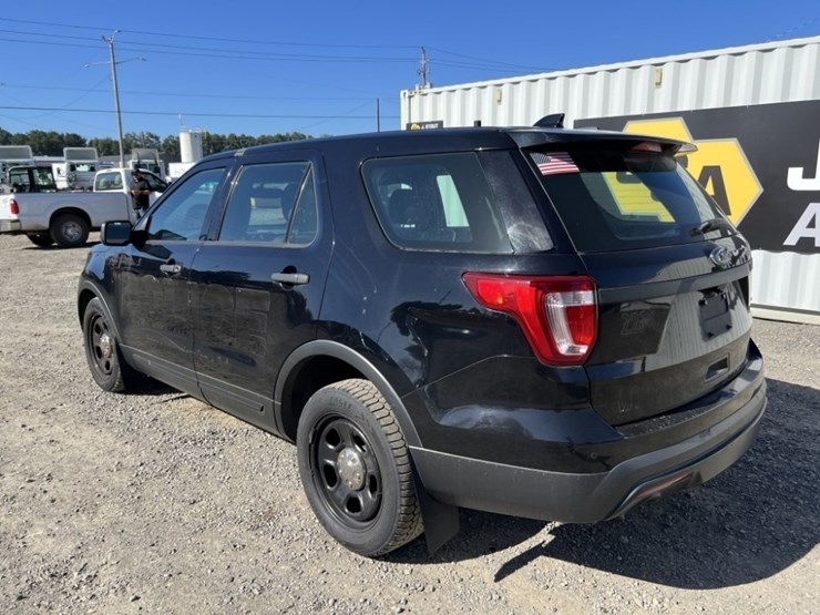 2017-ford-explorer-image-6