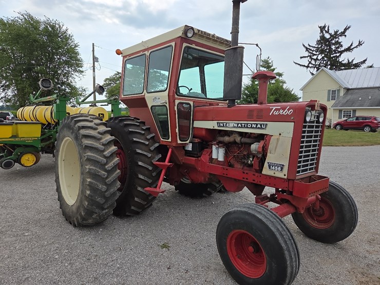 1970-ih-1456-tractor-image-43