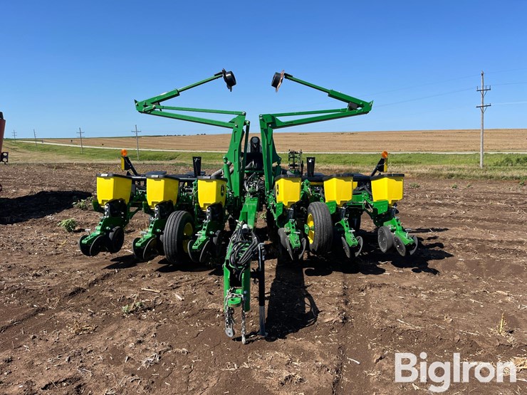 john-deere-1765-image-2