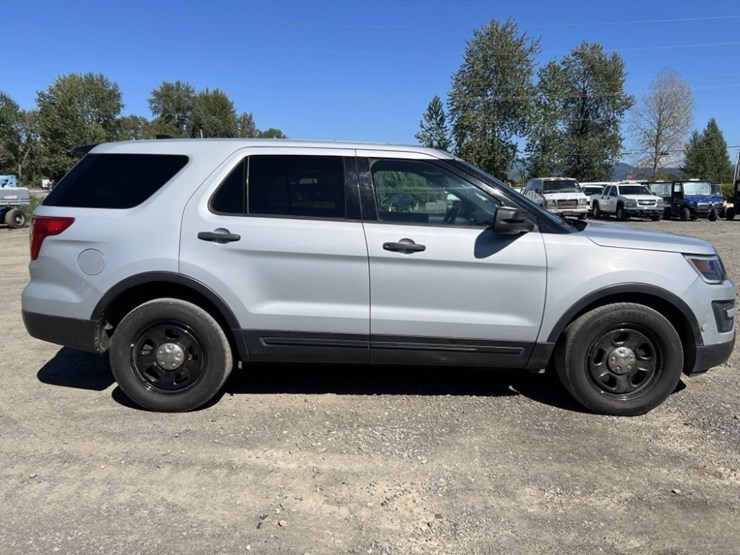 2017-ford-explorer-image-3