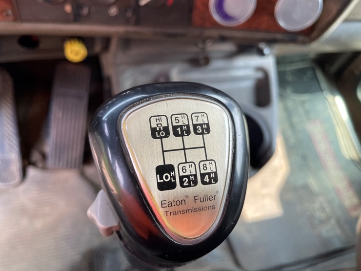 2005-kenworth-t800-image-83