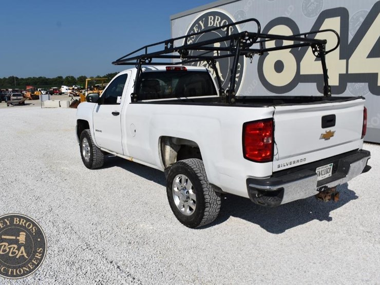2015-chevrolet-silverado-2500hd-image-14