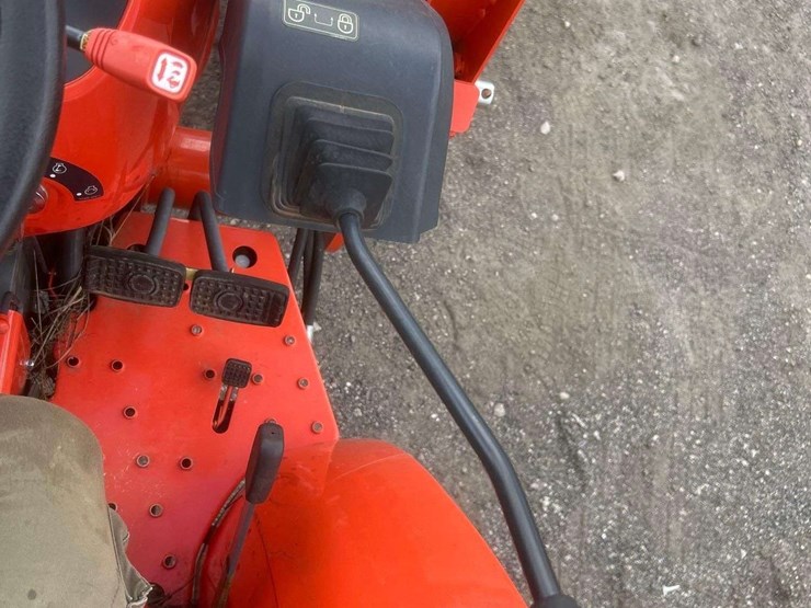 kubota-l2501d-25hp-utility-loader-tractor-image-12