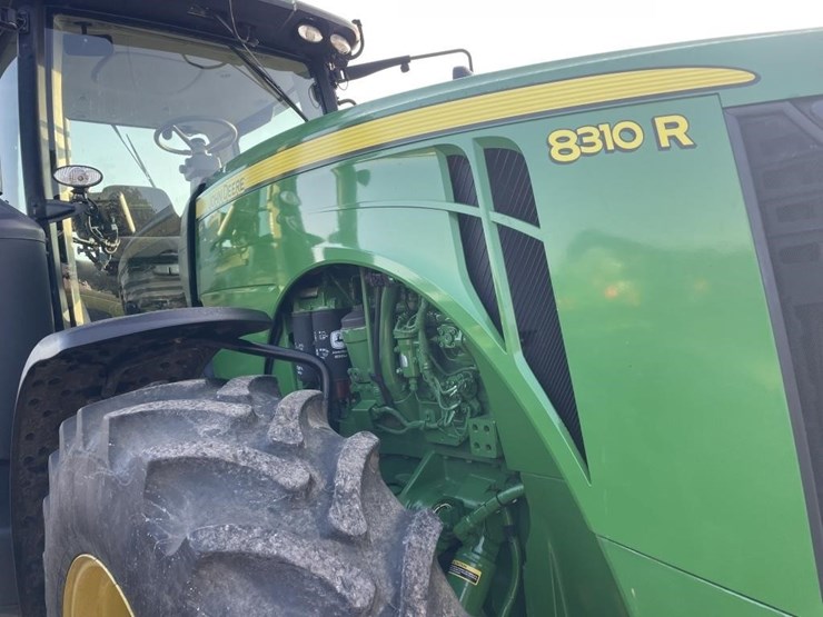 2011-john-deere-8310r-image-11