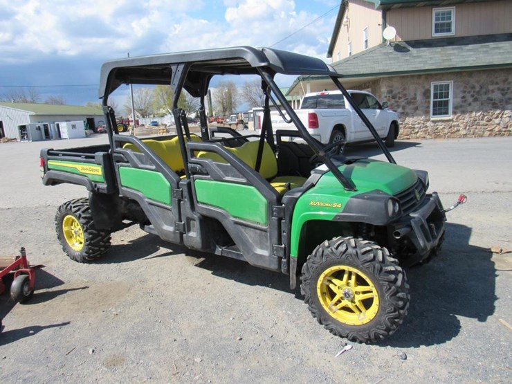 2022-john-deere-gator-image-4