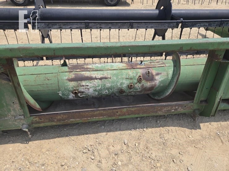 john-deere-220-image-6