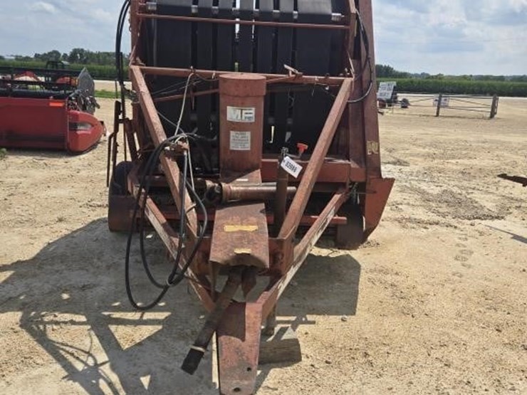 massey-ferguson-560-image-2