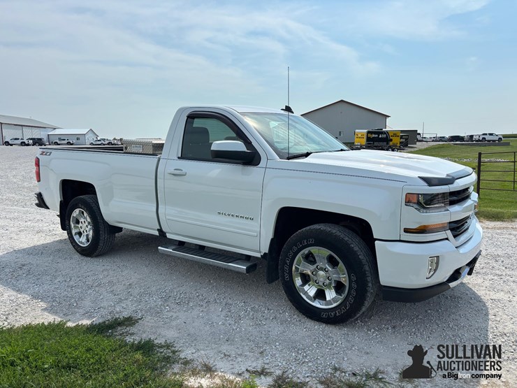 2018-chevrolet-1500-image-3