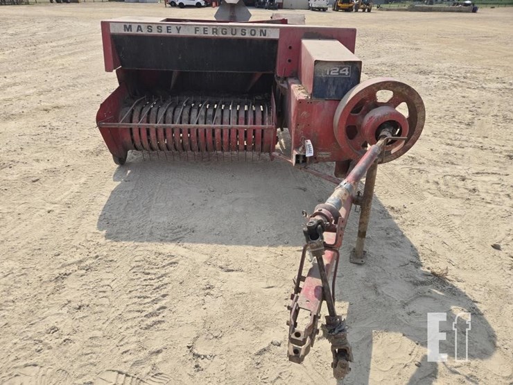 massey-ferguson-124-image-2