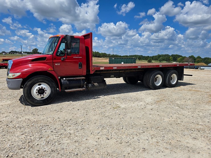 2003-international-durastar-4400-image-6