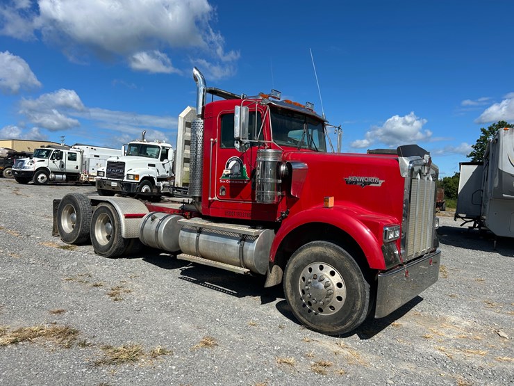 kenworth-w900-image-1