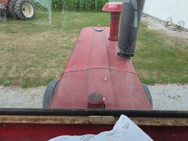 1970-ih-1456-tractor-image-60