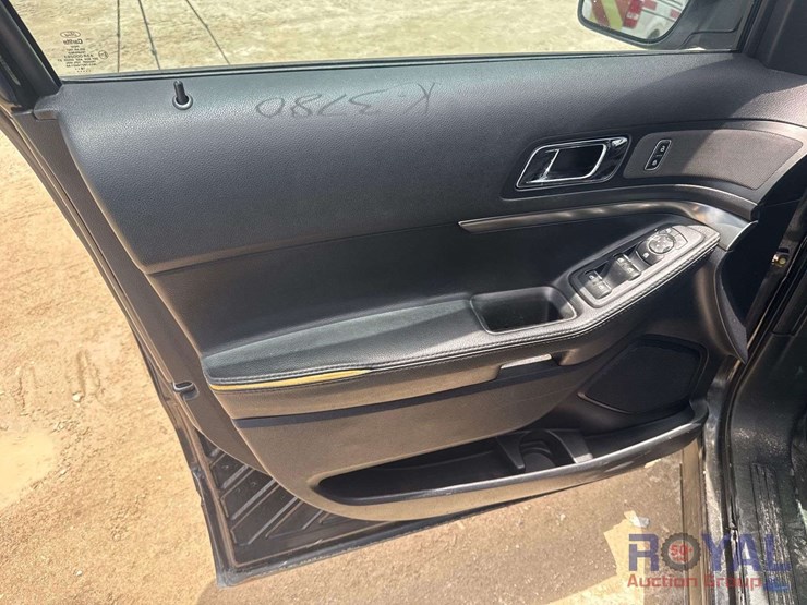 2019-ford-explorer-image-12