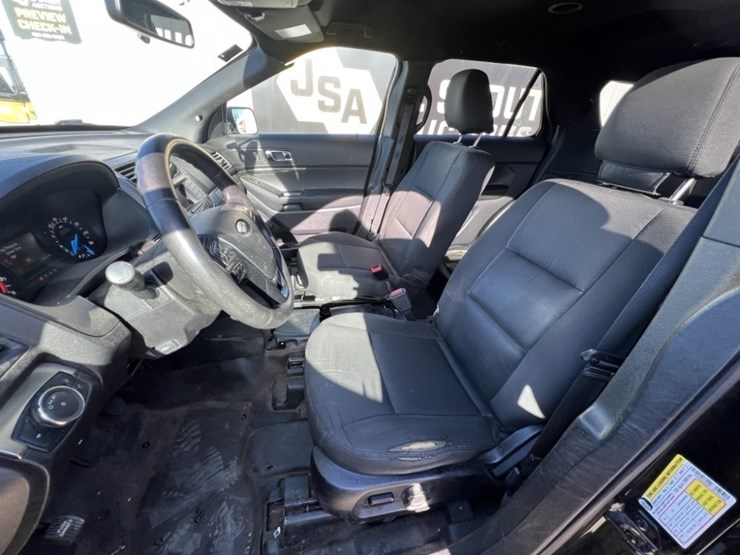 2018-ford-explorer-image-22