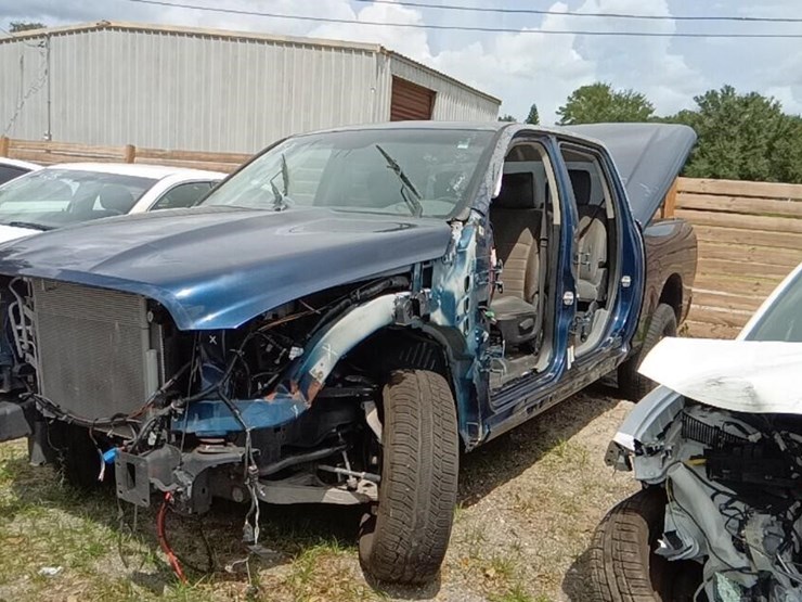 2019-ram-1500-classic-image-2