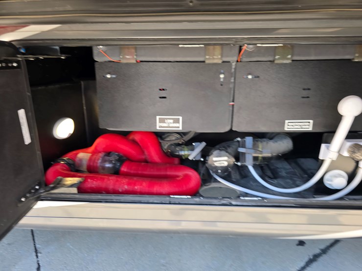 2022-ford-f600-image-86