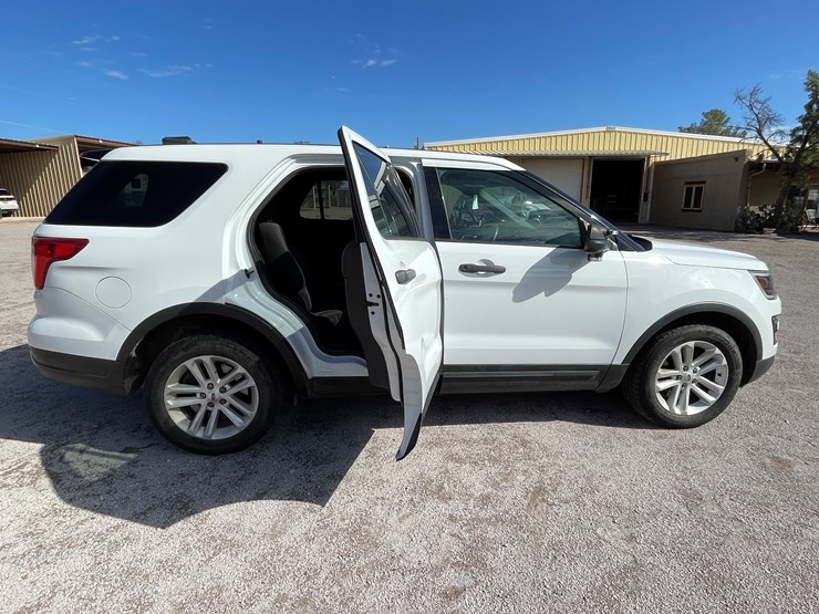 2018-ford-explorer-image-78