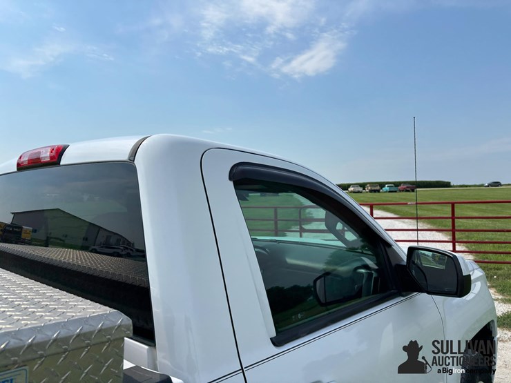 2018-chevrolet-1500-image-14