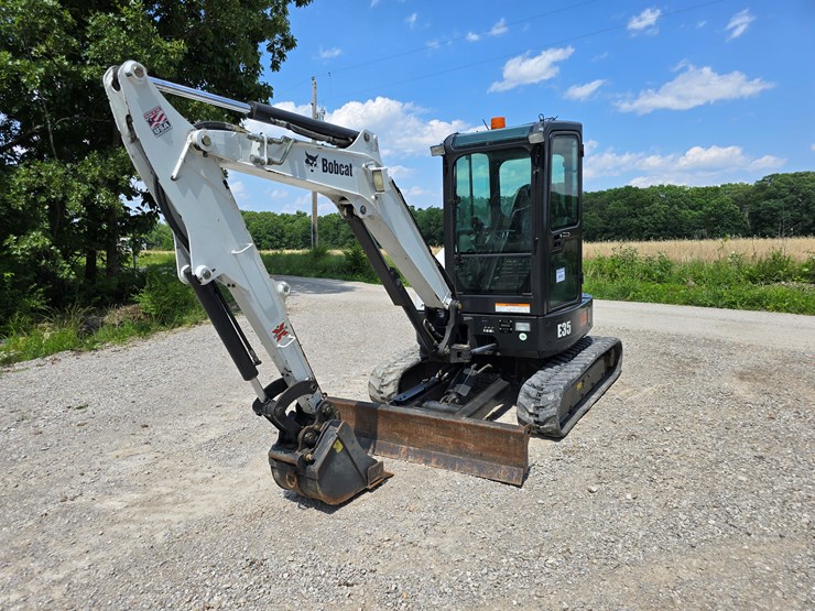 2012-bobcat-e35-image-1