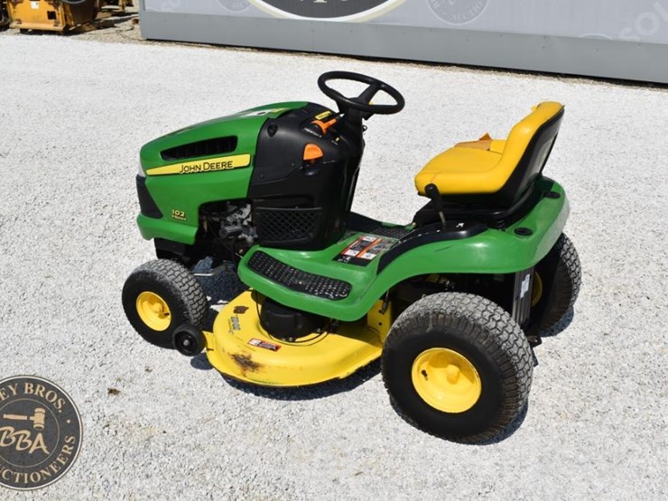 john-deere-102-image-3
