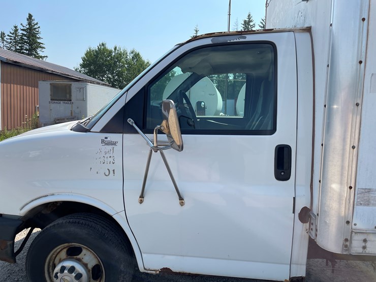 2004-chevrolet-express-g3500-image-16