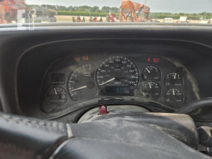 2002-chevrolet-silverado-2500-image-23