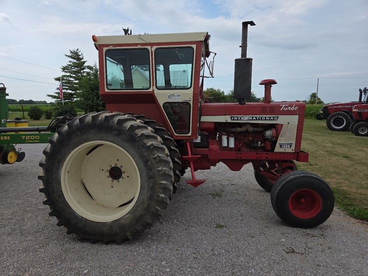 1970-ih-1456-tractor-image-30
