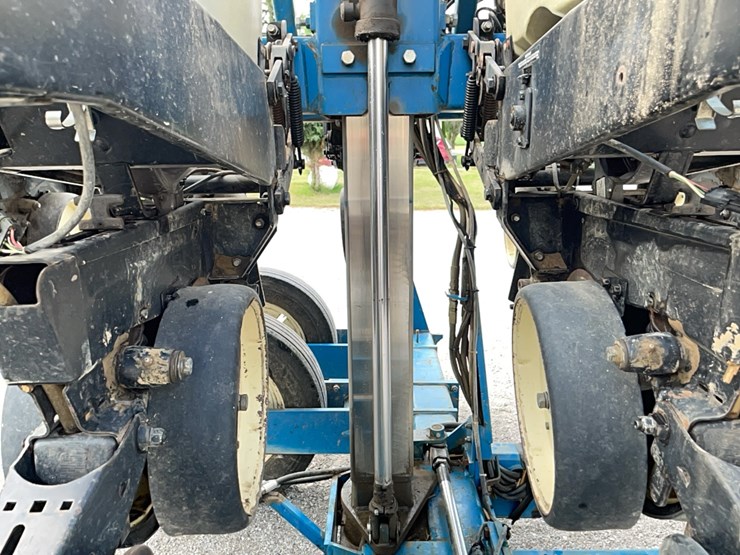 kinze-2600-image-27