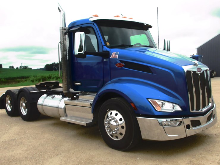 2023-peterbilt-579-image-3
