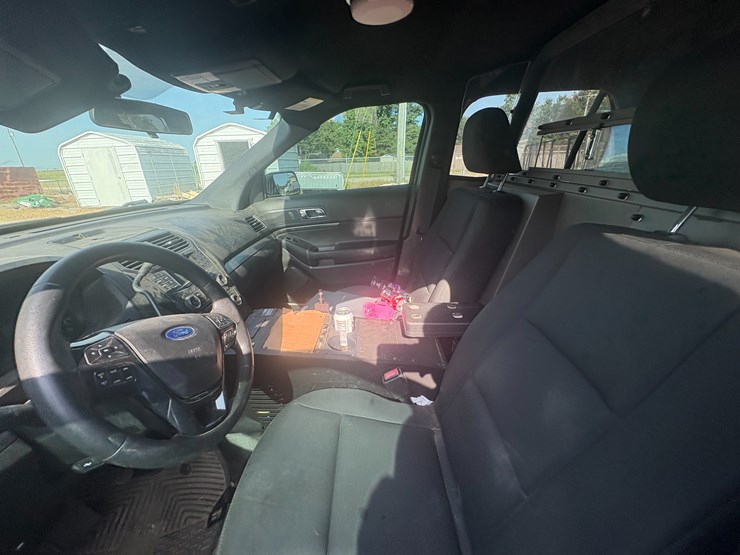 2017-ford-explorer-image-18