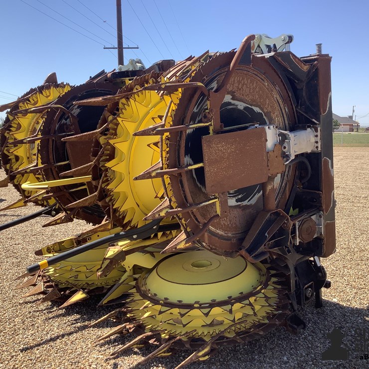 2022 JOHN DEERE 772