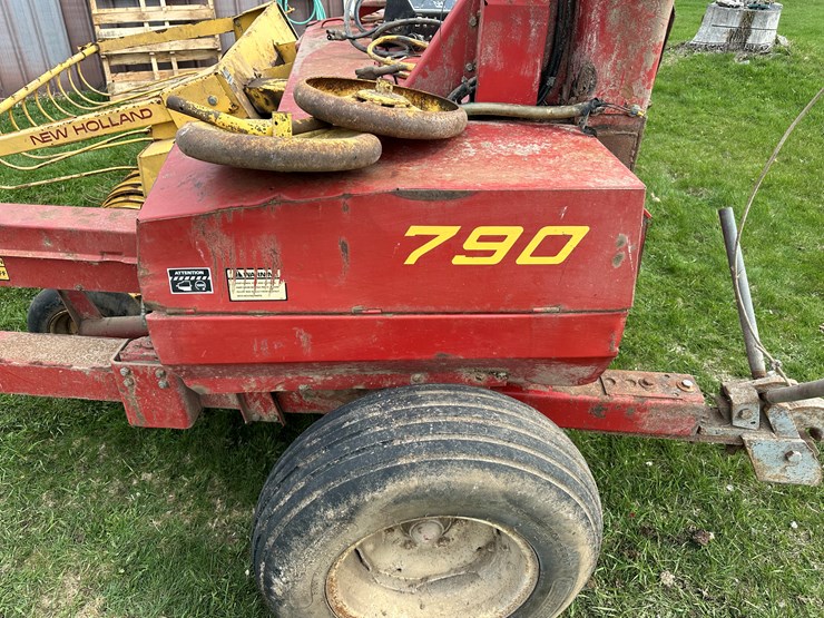 new-holland-790-image-10
