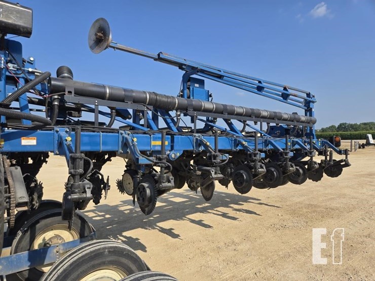 2009-kinze-3600-image-9