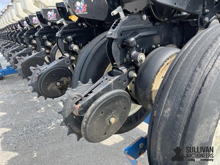 2009-kinze-3600-image-19