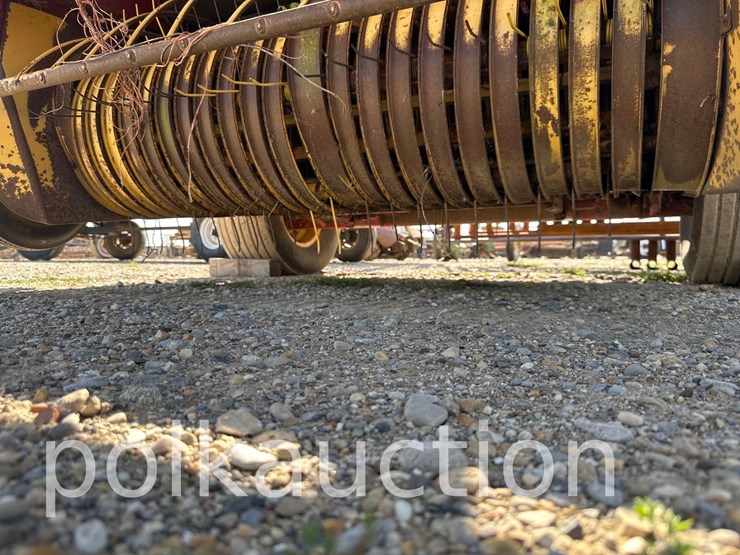 new-holland-853-image-4