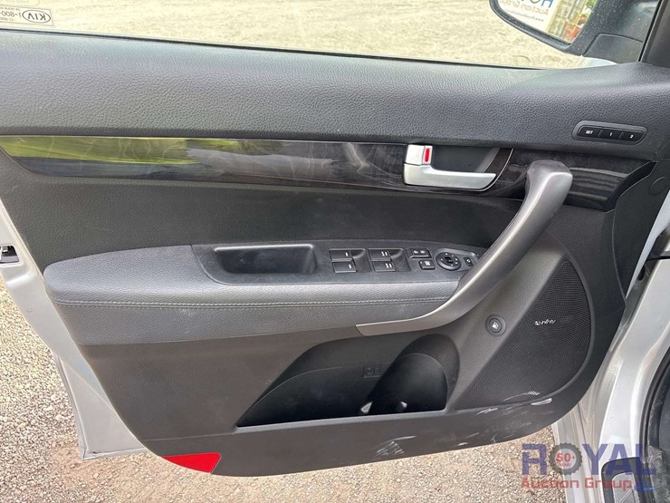 2015-kia-sorento-sx-image-12
