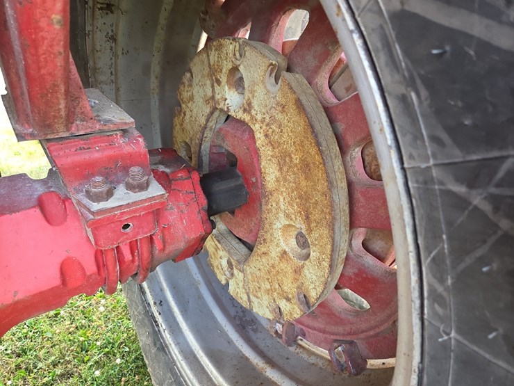 1976-ih-1466-tractor-image-31