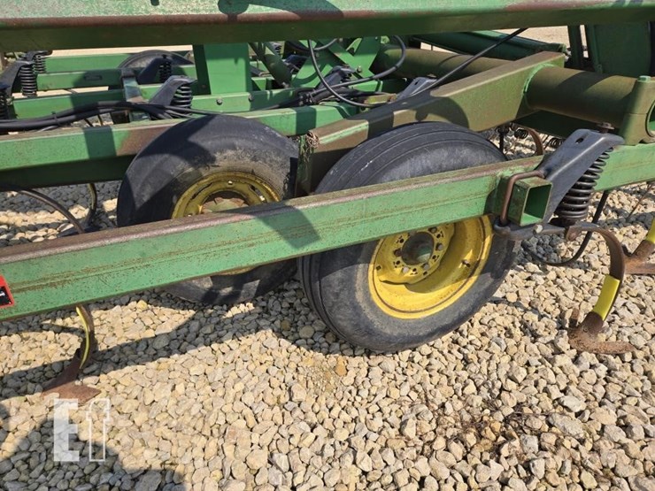 john-deere-33-image-9
