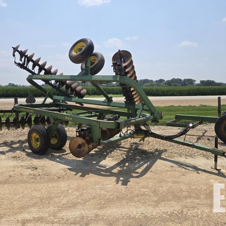 JOHN DEERE 220